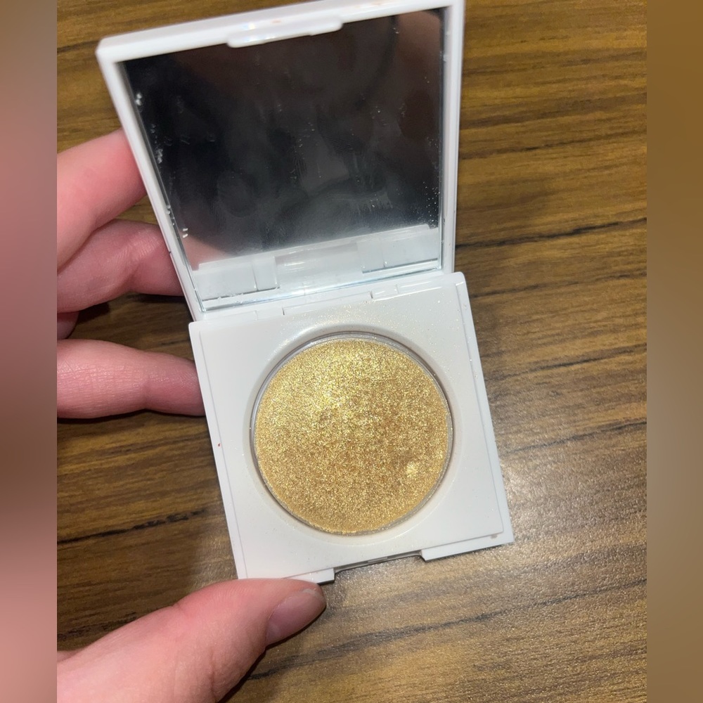 Makeup by Mario highlighter